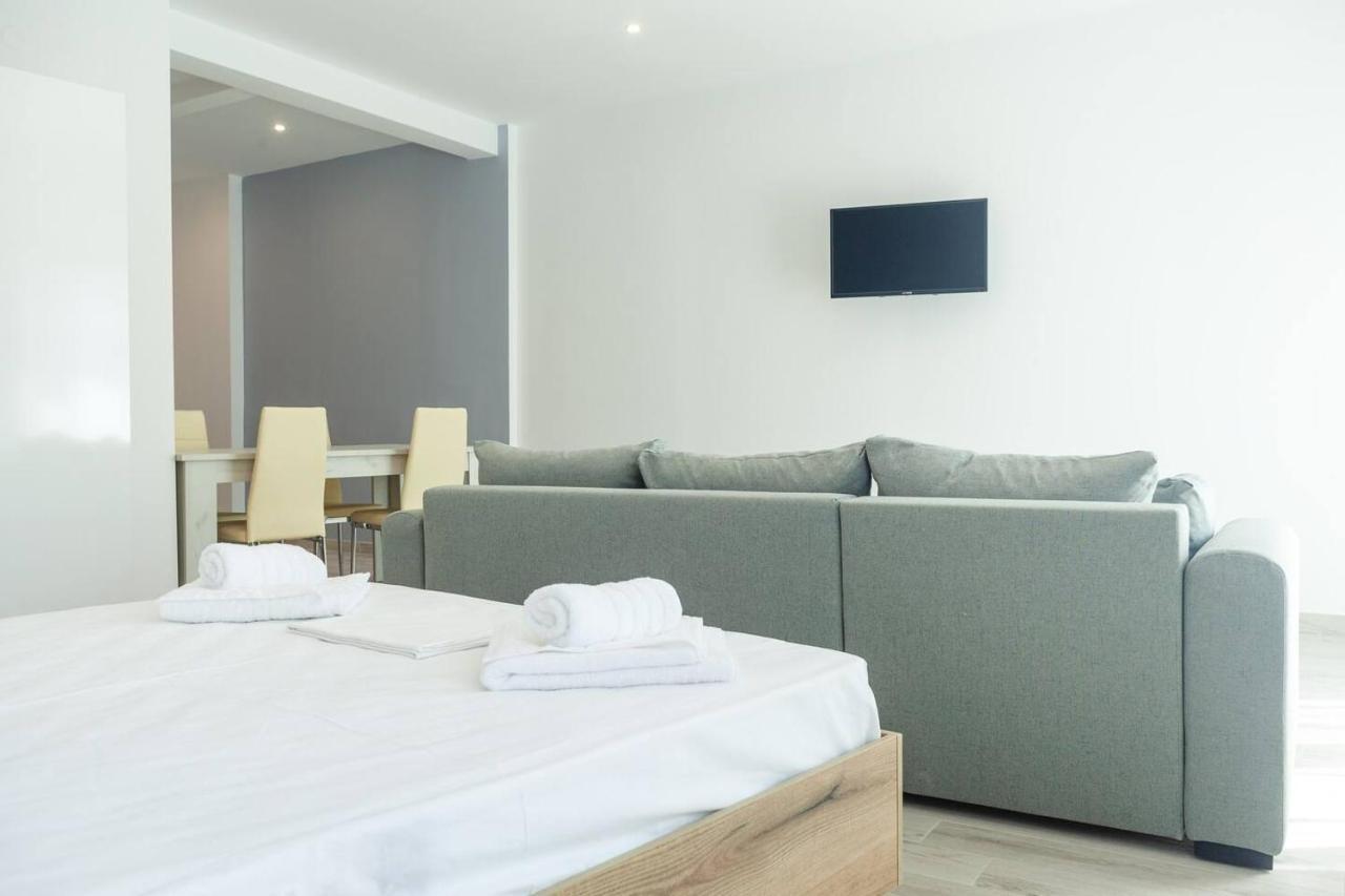 Diamanti Apartments Downtown Ліменас Екстер'єр фото