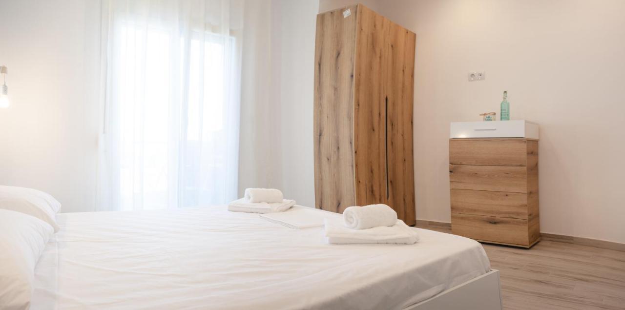 Diamanti Apartments Downtown Ліменас Екстер'єр фото